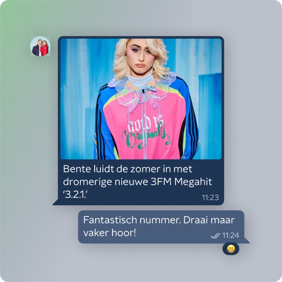 Een chatgesprek in de app met een studioberichtje en een luisteraarsreactie